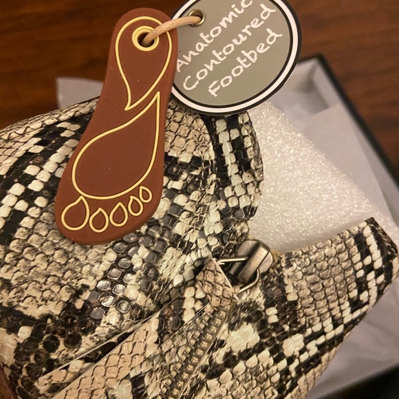 BOGO Snakeskin boots MIA Auden SOLD OUT NWT - Picture 8 of 8